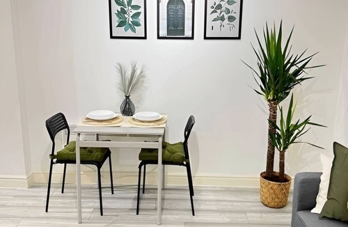 Thornton Heath Apartment | 🌟 Discover London: Elegant One Bedroom Flat Near Crystal Palace 🏡✈️