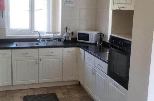 Doncaster House | Doncaster Dream House Retreat- Sleeps 9
