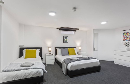 West Bridgford Apartment | Double Basement Room with Free Parking and Wi-Fi
