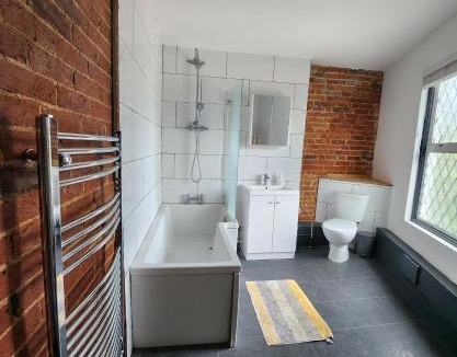 Hitchin House | Double room with shared facilities