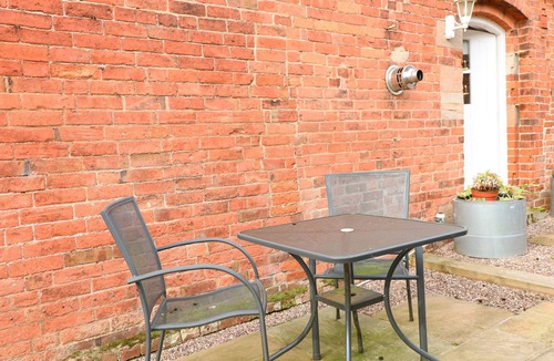 Ashbourne House | DOVECOTE COTTAGE, pet friendly, with a garden in Ashbourne