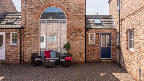 Easingwold House | Dovecote House - Luxury Town House - Dog Friendly