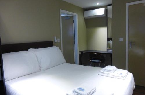 Barking Hotel | Dreams Hotel