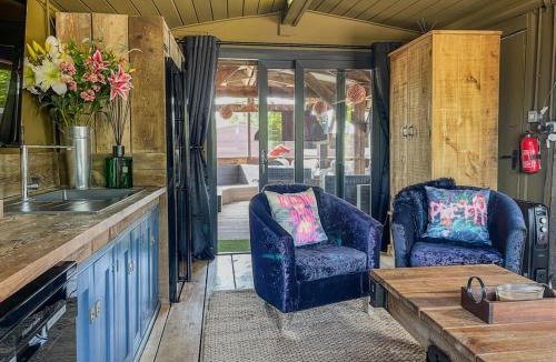 Glentham House | Drumcoltran Cabin by SkyBears Holidays - Puppy Lounge, Arcades, Games room