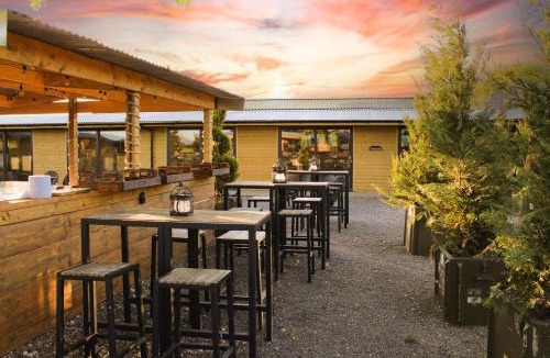 Glentham House | Drumcoltran Cabin by SkyBears Holidays - Puppy Lounge, Arcades, Games room