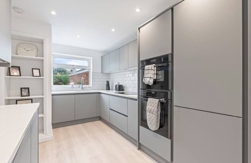 Dunchurch House | Dunchurch Home|Free Parking|Contractors & Families