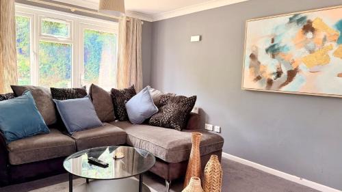Duxford House | Duxford Spacious 4BR Home near IWM Duxford Aviation