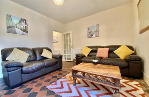 Grantham Apartment | EasyRest House 1 Grantham - 6 Beds & Free Parking - Spacious & Comfy - Access to A1, Town Centre & Shops