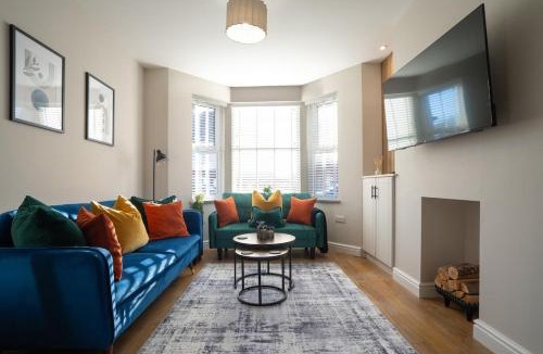 Chesterfield House | Edwardian Home Sleeps 6 Chesterfield