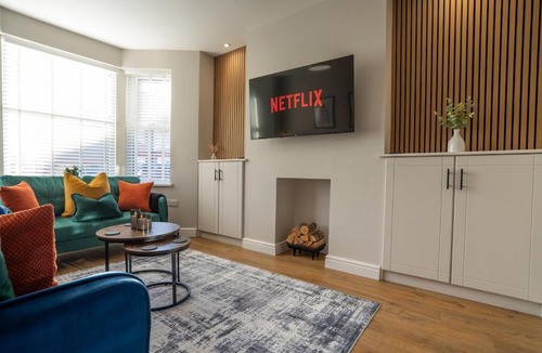 Chesterfield House | Edwardian Home Sleeps 6 Chesterfield