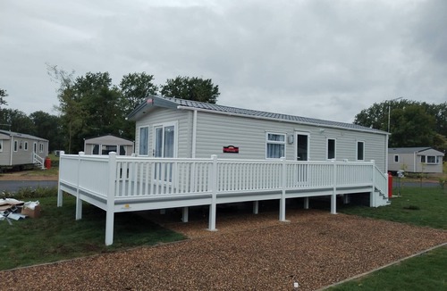Great Houghton House | Elegant 2 Bed One and Half Bath Caravan in Holiday Resort - Sleeps 6