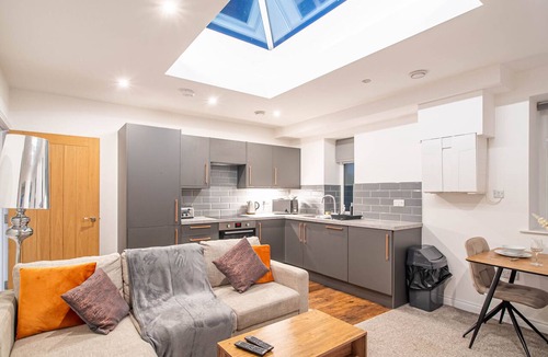 Kirkheaton Apartment | Elegant 2-Bedroom Apartment for 5 Guests