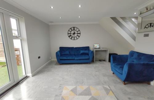 South Ockendon House | Elegant 3-Bedroom Home, sleeps up to 5 guest.