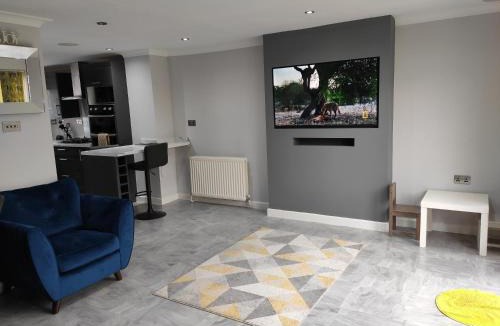 South Ockendon House | Elegant 3-Bedroom Home, sleeps up to 5 guest.
