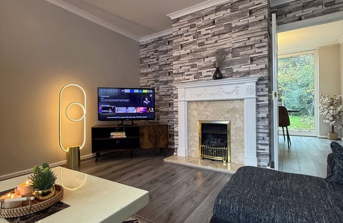 Shirley House | Elegant 3 BR | Family Contractor Stays | HS2 NEC Bham Apt | Discounts offered