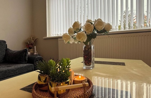 Shirley House | Elegant 3 BR | Family Contractor Stays | HS2 NEC Bham Apt | Discounts offered