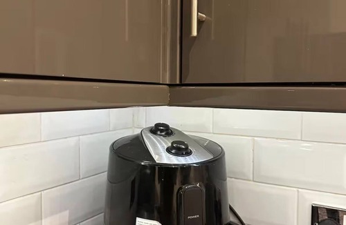 Shirley House | Elegant 3BR Sleep 7 HS2 Bhm Long Stays Parking 3