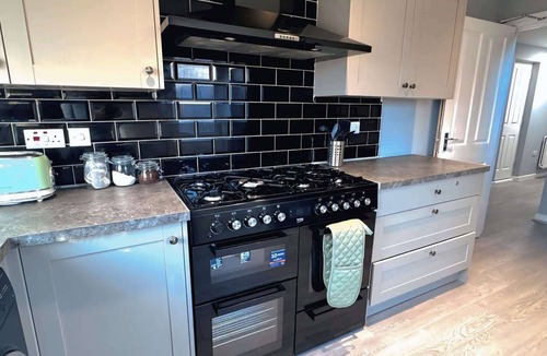 Darfield Apartment | Elegant 4BDR Home with Private Parking in Darfield