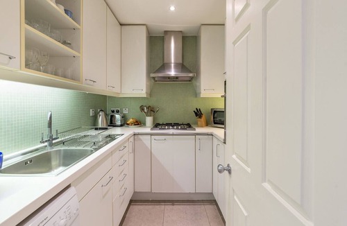 Campden Apartment | Elegant Kensington Apartment by Hyde Park