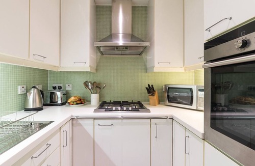 Campden Apartment | Elegant Kensington Apartment by Hyde Park