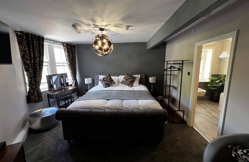 Holmfirth Hotel | Elephant & Castle