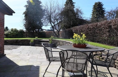 Bromyard Cottage | ELEPHANT COTTAGE, pet friendly, with a garden in Leominster