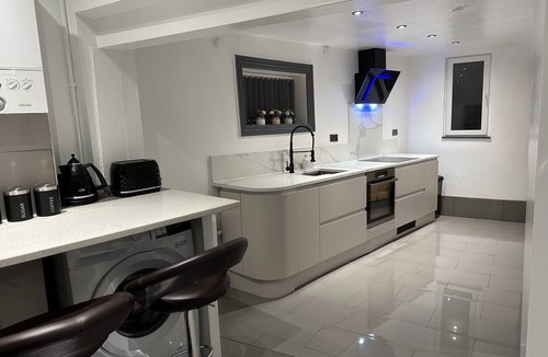 Sheffield Apartment | Elite Elegan2-Bed-2-Bathrooms-Apartment In Sheffield