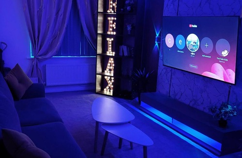 Farnworth House | Ellas Stays 3 Bedroom Detached house in Farnworth Bolton, Greater Manchester.