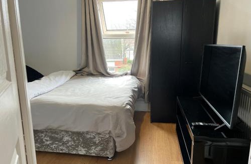 Doncaster House | En-suite Room Near City Center 4