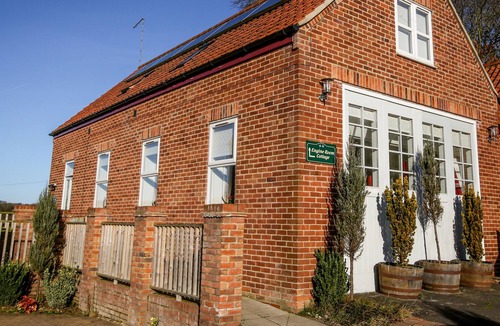 Sledmere Cottage | ENGINE ROOM COTTAGE, pet friendly, luxury holiday cottage in Sledmere