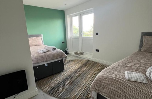 Kettering Apartment | Enigma Penthouse by SJP - 2 Bedroom - 2 Bathroom - Central Kettering - Sleeps 4