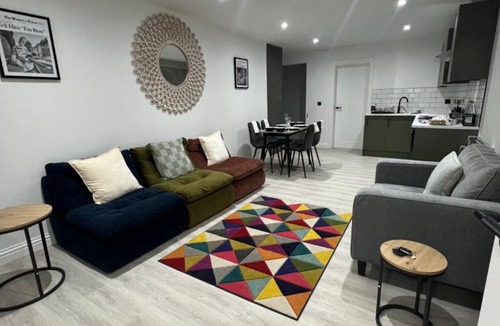 Kettering Apartment | Enigma Penthouse by SJP - 2 Bedroom - 2 Bathroom - Central Kettering - Sleeps 4