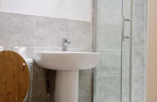 Burnley House | Ensuite Double-bed (H1) close to Burnley city centre