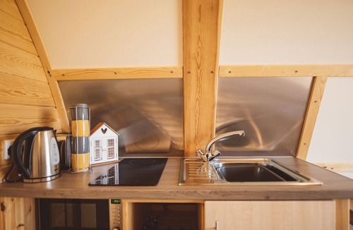 Tamworth Cabin | Ensuite Wooden Cabin With Hot Tub