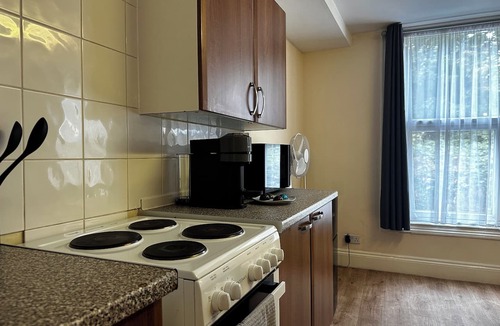Colchester Apartment | Entire Apartment king size bed near Town Centre