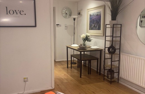 Nottingham House | Entire Cosy Home in the meadows, free parking, close to city centre