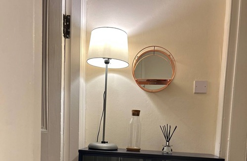 Falkirk Apartment | Entire Flat-Central Scotland (Falkirk)| Self-Checkin |Pet-friendly with parking