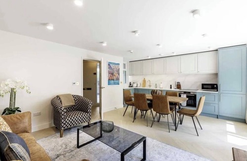 London City Centre Apartment | Entire Soho central flat 3Bedroom - Sleeps 8 10mins walk to BigBen