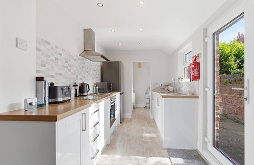 York House | Eoforwic Cottage - Lovely Home with Free Parking - Pass the Keys