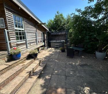 East Drayton Cabin | Escape to the Country, Lodge, Retreat, Cabin over small river, private hot tub & log burner, WiFi, 65 inch smart TV relax read at Weston Newark, Nottinghamshire