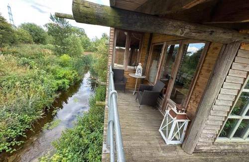 East Drayton Cabin | Escape to the Country, Lodge, Retreat, Cabin over small river, private hot tub & log burner, WiFi, 65 inch smart TV relax read at Weston Newark, Nottinghamshire