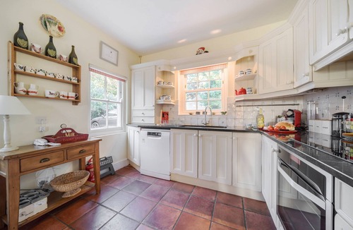 Docking Cottage | Eton House - sleeps 8 guests in 4 bedrooms