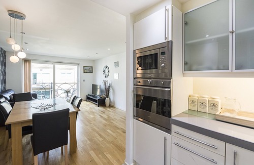 Docklands Apartment | EXCEL EXECUTIVE 2BEDROOMS 2 BATHROOM SLEEPS UP TO 8
