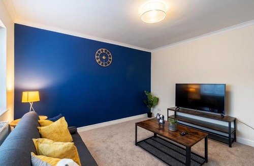 High Hazels Apartment | Exceptional 3 bed house with homely comforts, Close to fast food, supermarkets and city centre