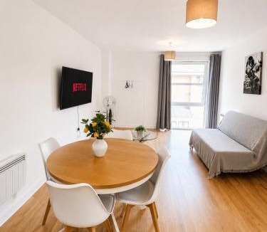 Norbiton Apartment | Exclusive 1 Bedroom Flat in the Heart of Kingston!