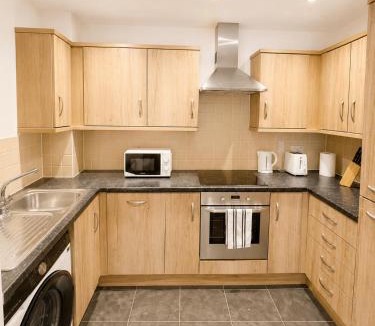 Norbiton Apartment | Exclusive 1 Bedroom Flat in the Heart of Kingston!