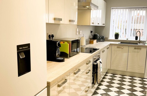 Yardley House | *Exclusive* Modern, Stylish 3-bed, sleeps 6 -Birmingham,Solihull,NEC,Airport,HS2