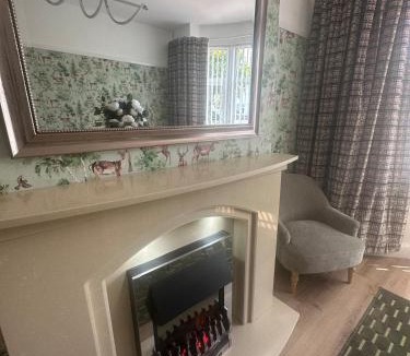 Chorlton-by-Backford House | Executive Home Near Cheshire Oaks & Chester