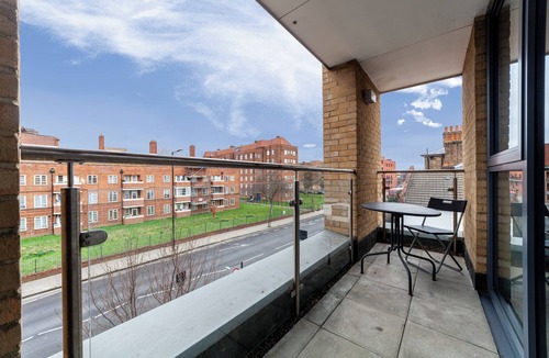 Victoria Apartment | Expansive 3BR sanctuary flat in Hackney