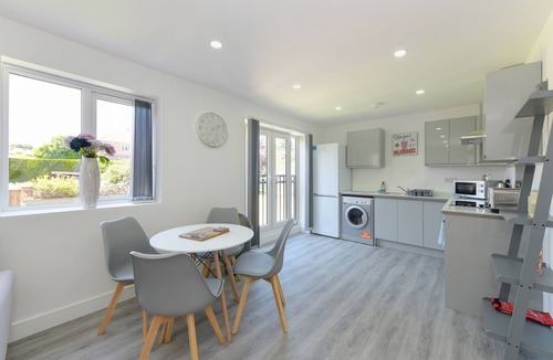 Gedling Apartment | Exquisite Contemporary 2bd Home, Low Carbon, Prkng